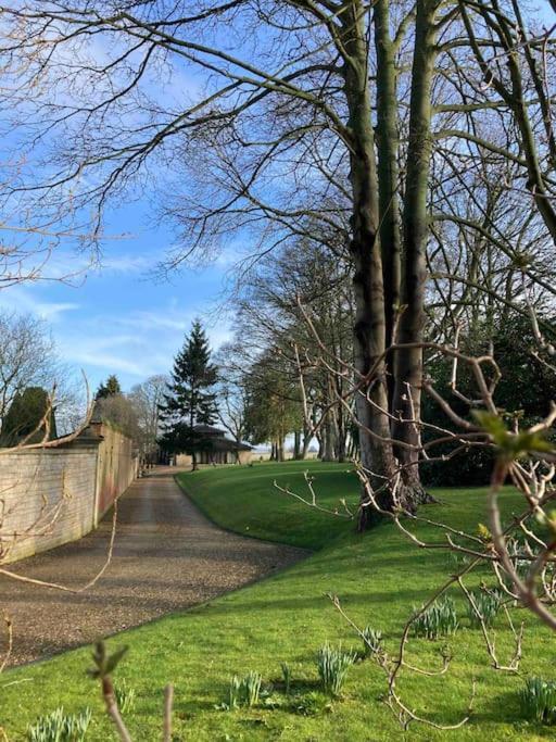 Stunning Location On Rutland Water Villa Empingham Exterior photo