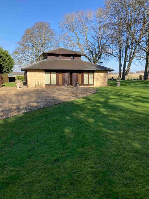 Stunning Location On Rutland Water Villa Empingham Exterior photo